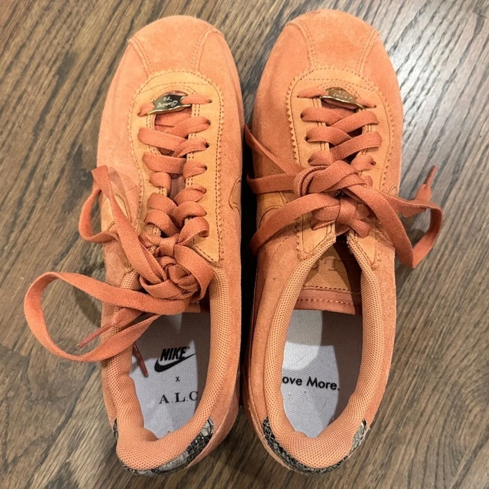 Nike classic Cortez ALC snakeskin blush 8.5